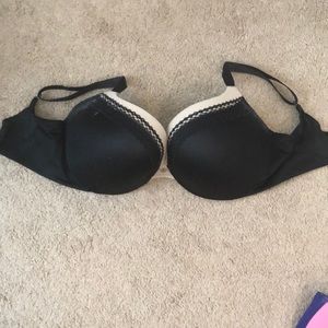 Victoria’s secret very sexy bra size 34ddd
